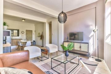 Large Spacious 1 Bedroom in Piazza Apartment, Cape Town - 2