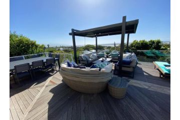 Lasalle holiday home (Sun, Beach, Views, Fun for everyone!) Villa, Plettenberg Bay - 1