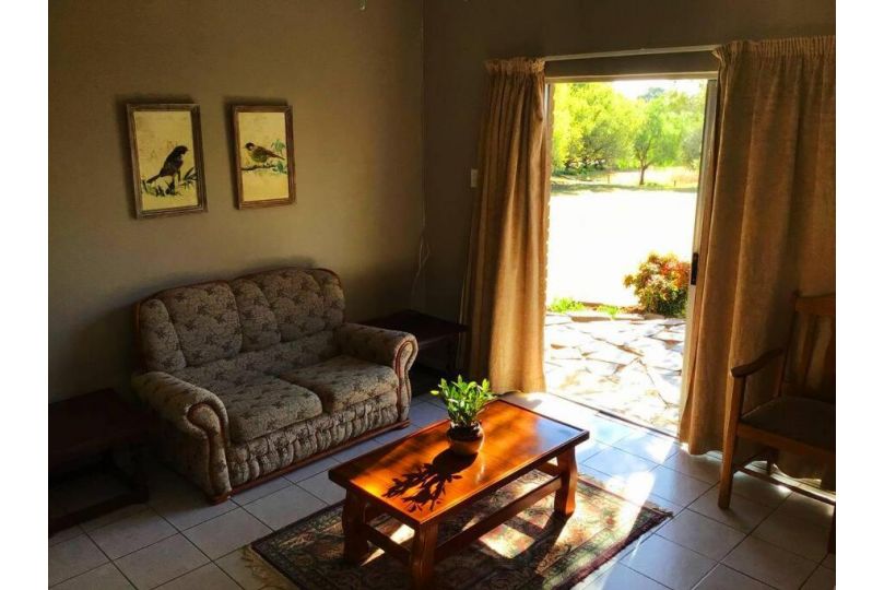 Farm stay at Lavender Cottage on Haldon Estate Apartment, Bloemfontein - imaginea 6