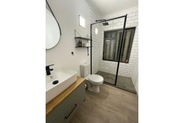 Lazydaze Super and Tubes Guest house, Jeffreys Bay - 5