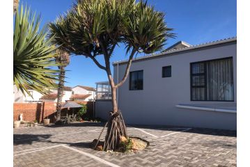 Le Blue Guesthouse Bed and breakfast, Port Elizabeth - 3