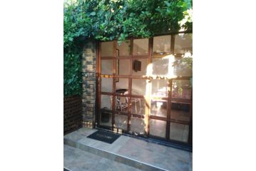 8 Soenie Avenue Self Catering Guest house, Pretoria - 5