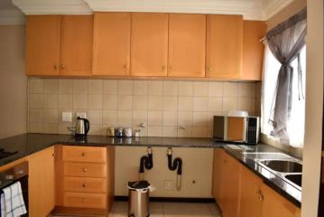 Lea's Furnished Apartments - Lofts at Loftus Apartment, Pretoria - 1