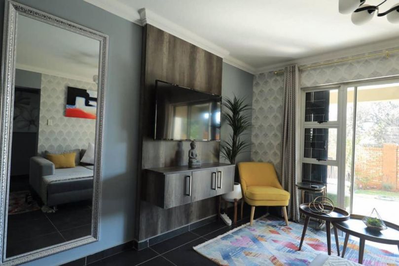 Ledumo Luxury Apartment, Witbank - imaginea 6