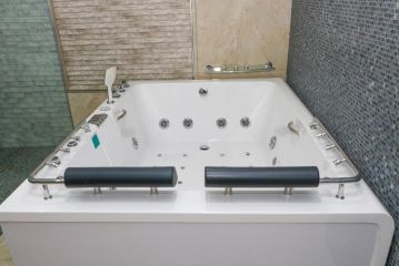 PoshHoneyBee Villa, Roodepoort - 4