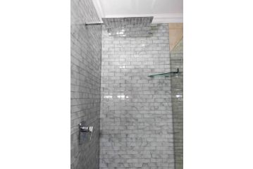 PoshHoneyBee Villa, Roodepoort - 3