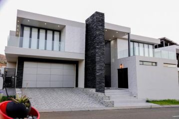 PoshHoneyBee Villa, Roodepoort - 2