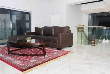 PoshHoneyBee Villa, Roodepoort - 5