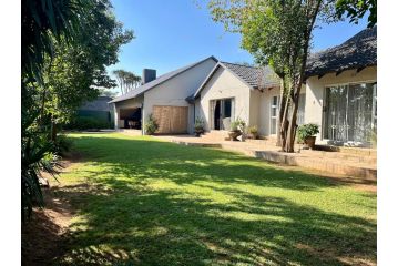Lenox Lodge Guesthouse Guest house, Johannesburg - 2