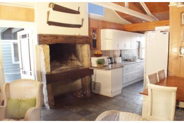 Point Village Accommodation -Linky's House Guest house, Mossel Bay - 4