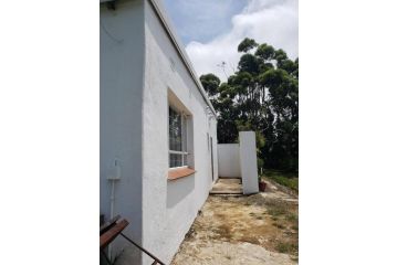 Little Jack's Cottage - 2 guests + pet friendly Apartment, Port Edward - 3