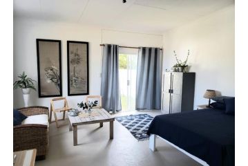 Little Jack's Cottage - 2 guests + pet friendly Apartment, Port Edward - 2