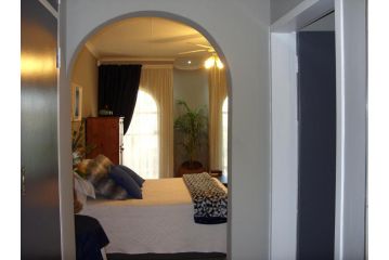 Little Umhlanga. Sunflower suite. Bed and breakfast, Pretoria - 2