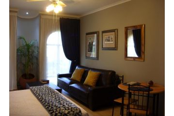 Little Umhlanga. Sunflower suite. Bed and breakfast, Pretoria - 5