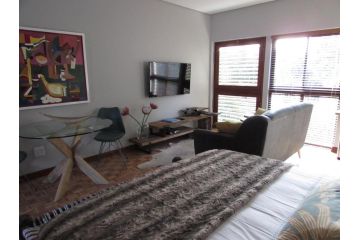 Live Like a Local: Studio 29 @ 25 Market street Apartment, Stellenbosch - 3