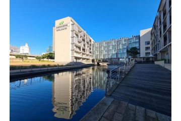 LOCATION! Adjacent Waterfront, City, Table Mountain-320 Apartment, Cape Town - 1