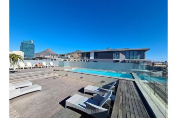 LOCATION! Adjacent Waterfront, City, Table Mountain-320 Apartment, Cape Town - 2