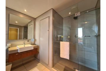 LOCATION!! Adjacent Waterfront, City, Table Mountn 321 Apartment, Cape Town - 5