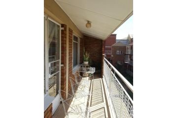 Loch Logan Furnished 2 bedroom 2 bathroom apartment Apartment, Bloemfontein - 4