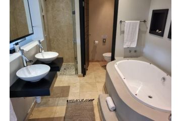 Lodge on Lake Guest house, Wilderness - 1