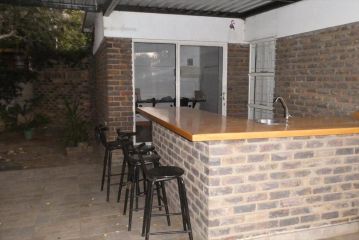 Lofty urban Guest house, Pretoria - 3