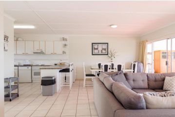 Long Island 11 - FAMILY ONLY Apartment, Ballito - 3