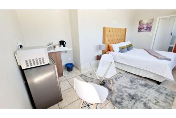 Lorna Live Accomodation Unit 4 Apartment, Johannesburg - 4