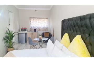 Lorna Live Accomodation Unit 2 Apartment, Johannesburg - 1
