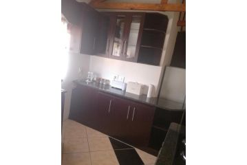 Lott's Place Chalet, Bela-Bela - 5
