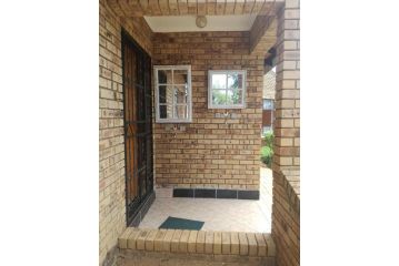 Lott's Place Chalet, Bela-Bela - 3