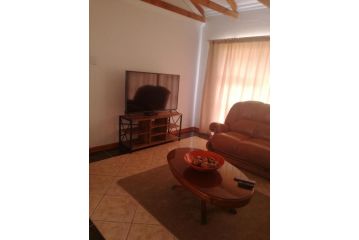 Lott's Place Chalet, Bela-Bela - 4