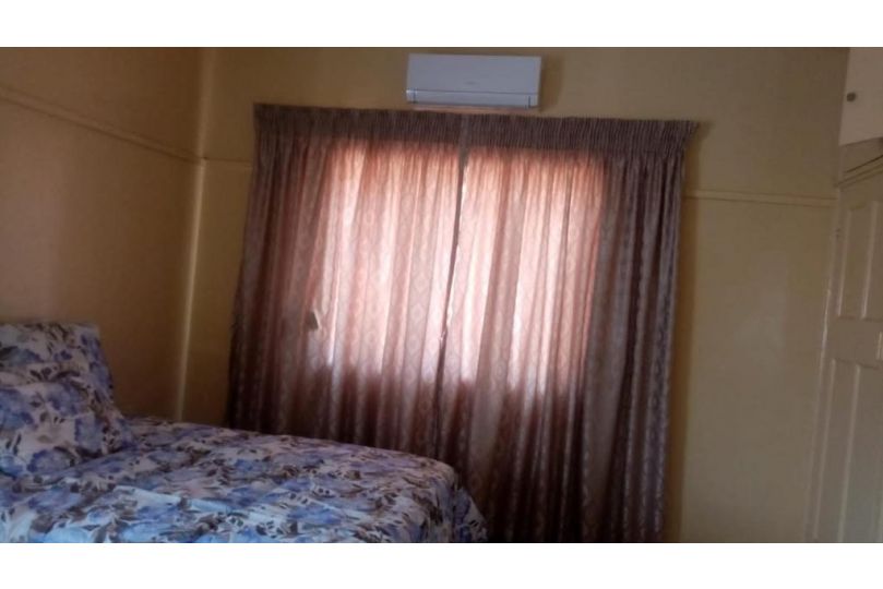 Lovely 2 bedroom apartment with bath and kitchen Apartment, Mahikeng - imaginea 3