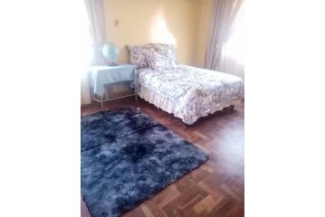 Lovely 2 bedroom apartment with bath and kitchen Apartment, Mahikeng - 2