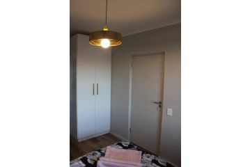 LOVELY 1-BEDROOM BALCONY APARTMENT IN BLOUBERG Apartment, Cape Town - 5