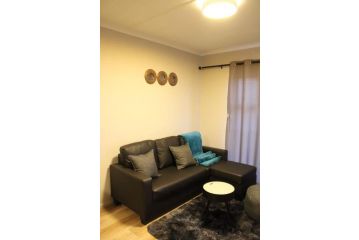 LOVELY 1-BEDROOM BALCONY APARTMENT IN BLOUBERG Apartment, Cape Town - 3