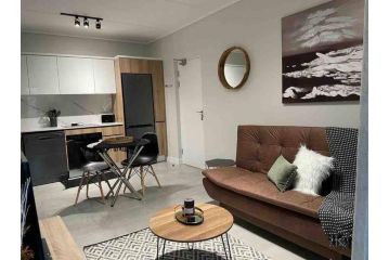 Munyaka executive 1 bedroom fully furnished apartment Apartment, Midrand - 2