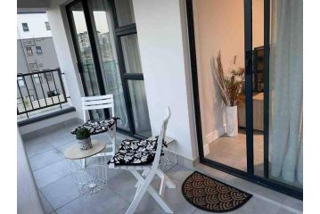 Munyaka executive 1 bedroom fully furnished apartment Apartment, Midrand - 1