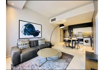 Lovely 1-bedroom rental unit with pool Apartment, Johannesburg - 2