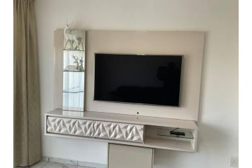 Lovely 1 Bedroom Unit in an Amazing Golf Estate Apartment, Roodepoort - 2