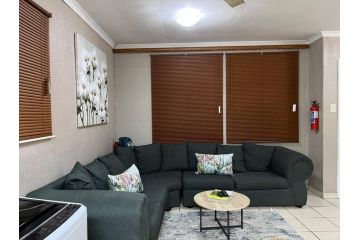 Lovely 1 Bedroom Unit With Amazing Pool Apartment, White River - 5