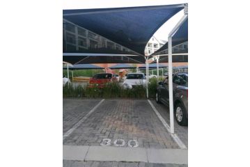 Lovely 1-bedroom with modern finishes Apartment, Johannesburg - 4