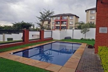Lovely 1-bedroom with modern finishes Apartment, Johannesburg - 2
