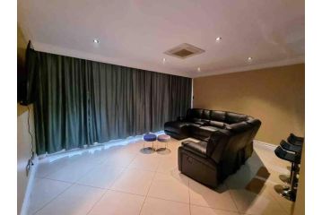 Lovely 1 bedroom with nice sea view Apartment, Durban - 1