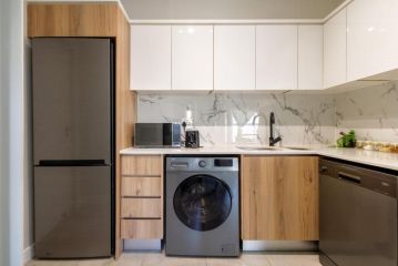 Lovely 1 Modern bedroom in Waterfall City Apartment, Midrand - 4