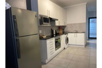 Lovely 2 Bedroom Apartment- Blouberg Sandowns Apartment, Cape Town - 1