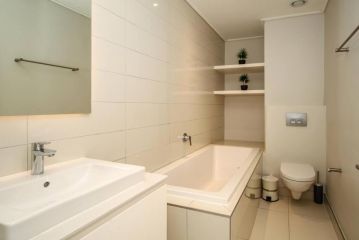 Lovely 2 Bedroom apartment in the CBD Apartment, Cape Town - 4