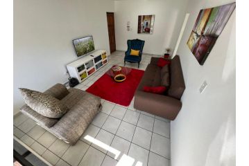 Safi Spacious 2 bedroom Apartment 2 Apartment, East London - 5