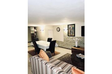 Lovely 2 bedroom duplex apartment (self-catering) Apartment, Johannesburg - 2