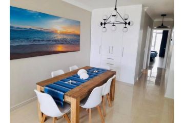 2 Bedroom Sea Facing Apartment - CG17 Apartment, Cape Town - 5