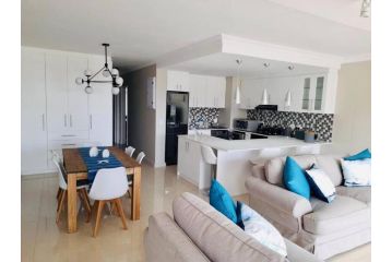 2 Bedroom Sea Facing Apartment - CG17 Apartment, Cape Town - 2